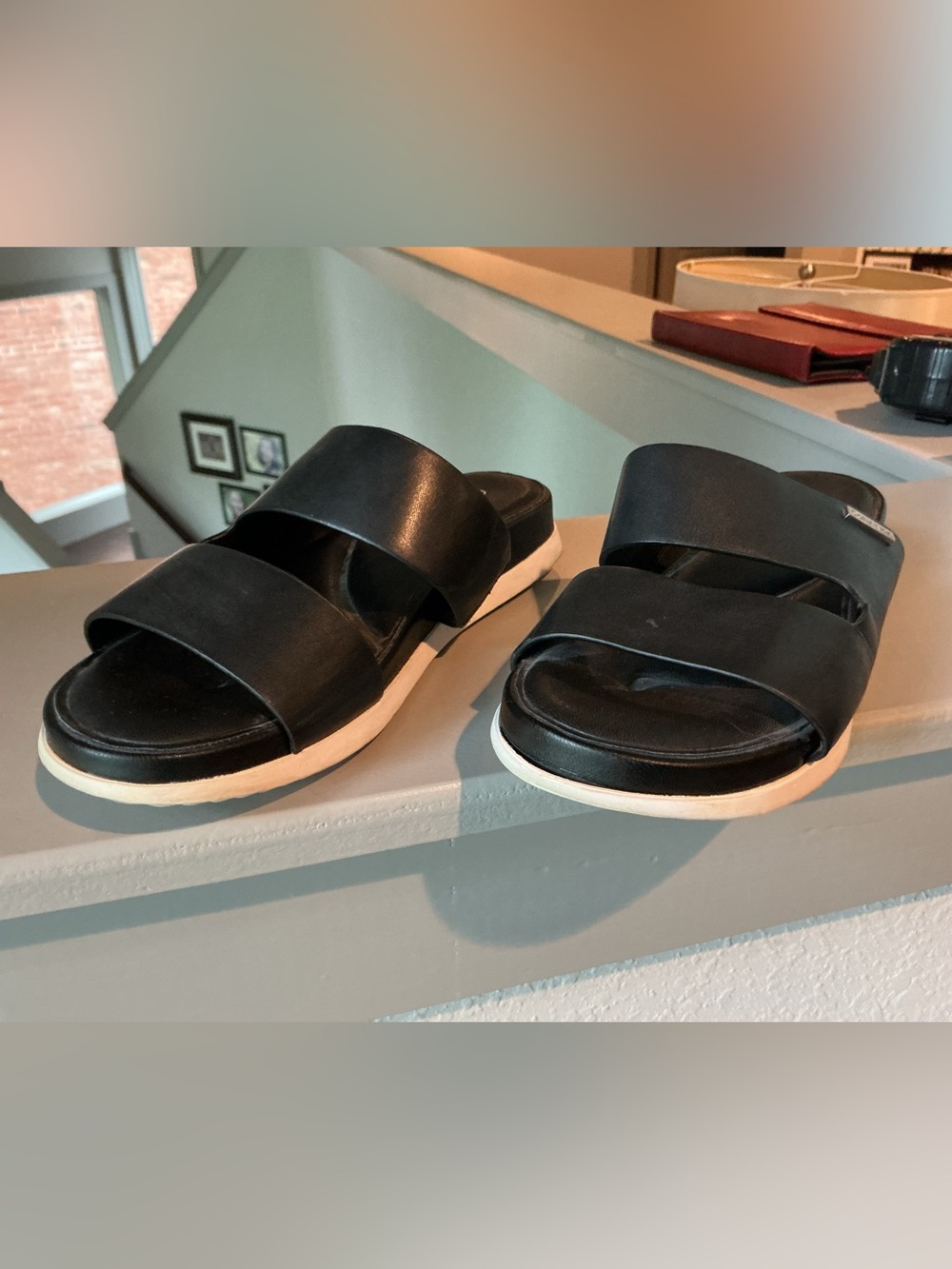 Calvin Klein Women's sz 5.5 Diona Flat Sandals Black Leather